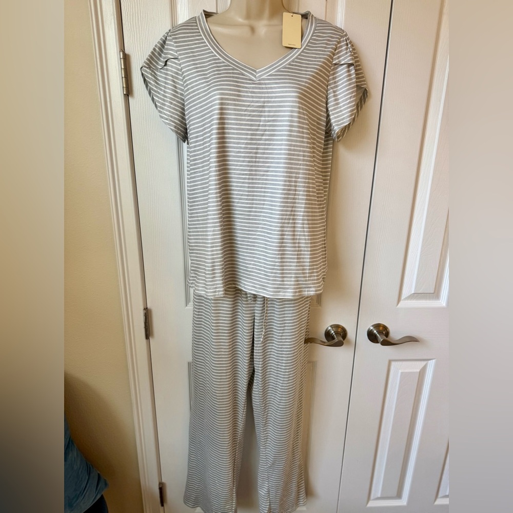 🆕 Striped Gray and White Pajama Set 🤍🩶